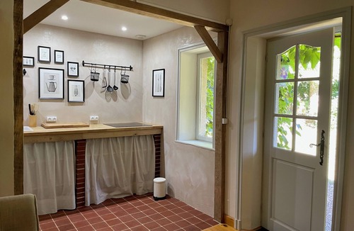 Lucenay-l'Eveque Cottage | Gîte Anémone bij Villa Mortaise Gîtes in de Bourgogne