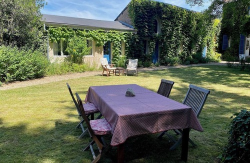 Lucenay-l'Eveque Cottage | Gîte Anémone bij Villa Mortaise Gîtes in de Bourgogne