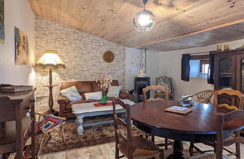 Courtesoult-et-Gatey House | Gîte atypique à Courtesoult-et-Gatey pour un séjour confortable - FR-1-583-491