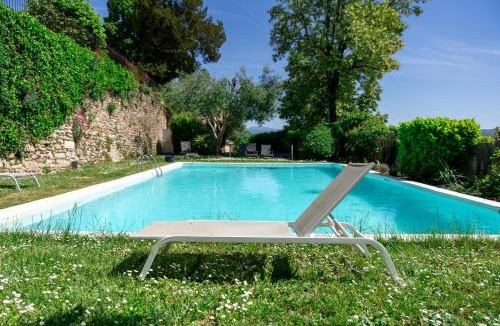 Montboucher-sur-Jabron Apartment | Gîte au château