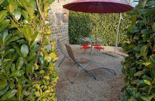 Gannay-sur-Loire House | Gîte Authentique avec Accès au Canal et Intimité Préservée - FR-1-489-609