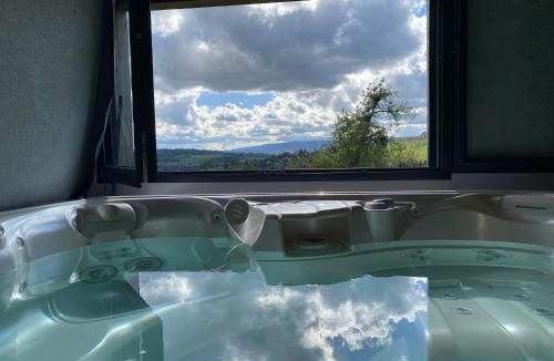 Viuz-en-Sallaz Apartment | Gîte avec jacuzzi, vue et calme, 30mn Genève