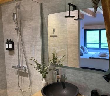 Viuz-en-Sallaz Apartment | Gîte avec jacuzzi, vue et calme, 30mn Genève