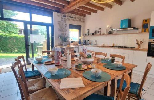 Virigneux House | Gîte calme avec terrasse, animaux admis, près de l'élevage de poneys - FR-1-496-326