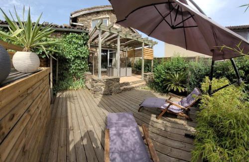 Tartaras House | Gîte campagnard avec animaux acceptés, terrasse privée - FR-1-496-299