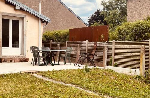 Chenevieres House | Gîte Chenevières - Village paisible avec parking privé - FR-1-584-384