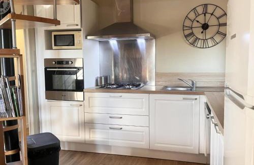 Saint-Andre-dʼApchon House | Gîte confortable avec piscine et animaux admis à Saint-André-d'Apchon - FR-1-496-143