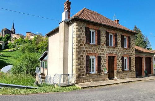 Neronde House | Gîte confortable à Néronde pour 6 personnes avec Wifi et jardin - FR-1-496-357