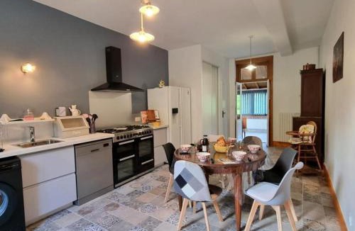 Neronde House | Gîte confortable à Néronde pour 6 personnes avec Wifi et jardin - FR-1-496-357