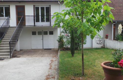 Creuzier-le-Neuf House | Gîte confortable avec piscine partagée et animaux admis - FR-1-489-76