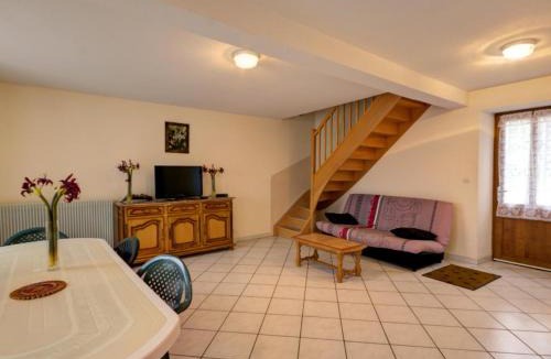 La Chambonie House | Gîte convivial avec jardin, accepte animaux, idéal pour nature et randonnées en Auvergne - FR-1-496-197