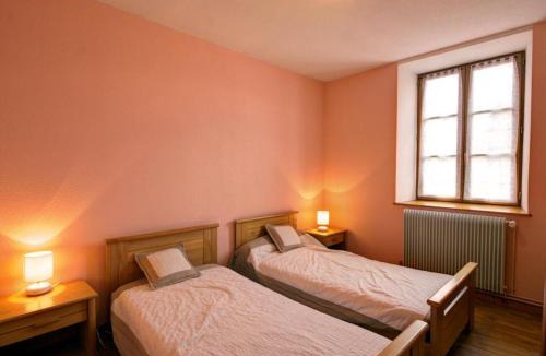 La Chambonie House | Gîte convivial avec jardin, accepte animaux, idéal pour nature et randonnées en Auvergne - FR-1-496-197