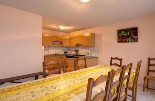 La Chambonie House | Gîte convivial avec jardin, accepte animaux, idéal pour nature et randonnées en Auvergne - FR-1-496-197
