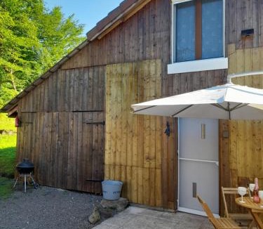 Belonchamp House | Gîte cosy avec Jacuzzi Etang babyfoot et rivière