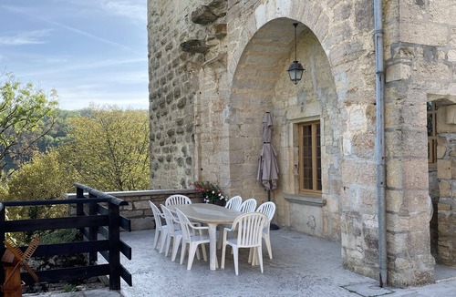 Cotebrune House | Gîte dans une très jolie tour carré du XII siècle pour 6-8 personnes à COTEBRUNE