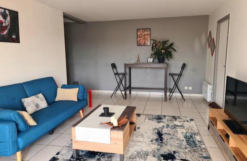 Clonas-sur-Vareze Apartment | Gîte de 70m² avec vue sur le massif du Pilat