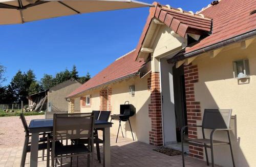 Thiel-sur-Acolin House | Gîte de charme à Thiel-sur-Acolin avec jardin et climatisation - FR-1-489-338