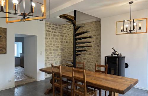 Souvigny House | Gîte de Charme à Souvigny : Histoire, Nature & Sérénité - FR-1-489-581