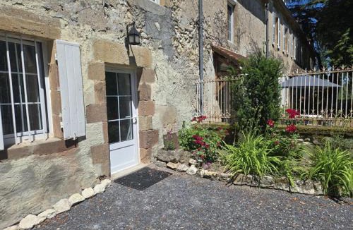 Souvigny House | Gîte de Charme à Souvigny : Histoire, Nature & Sérénité - FR-1-489-581