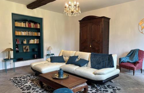 Souvigny House | Gîte de Charme à Souvigny : Histoire, Nature & Sérénité - FR-1-489-581