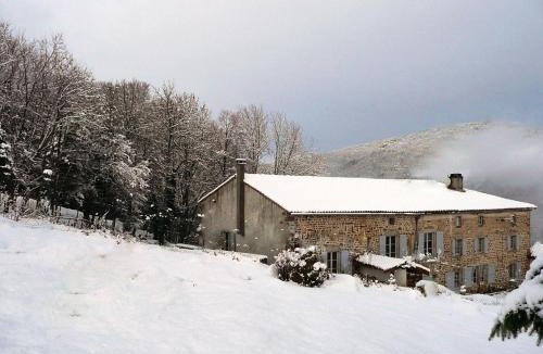 Sauvain House | Gîte de charme avec boiseries, cheminée et jardin fleuri à Sauvain - FR-1-496-315