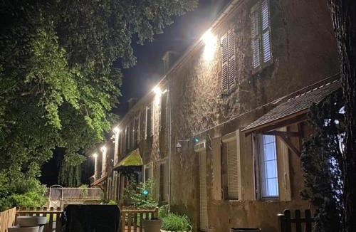 Souvigny House | Gîte de charme avec jardin paisible à Souvigny - FR-1-489-583