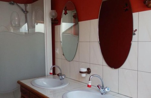 Lironcourt House | Gîte de Charme avec Terrasse près de Bourbonne-les-Bains, 2 chambres, poêle à bois, Wifi inclus - FR-1-589-118