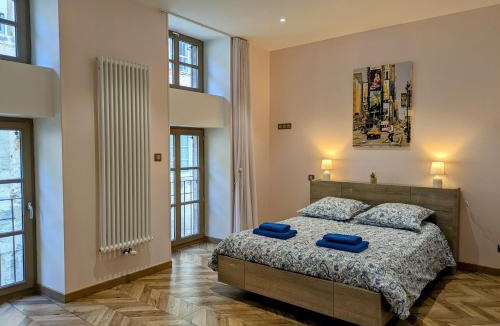 Saint-Gengoux-le-National House | Gîte des Siècles - Maison du XIVe siècle avec Ascenseur et Cinéma