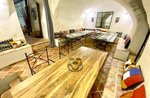 Vallon-Pont-d'Arc House | Gîte de groupe 19p-9ch OU 3 gîtes indépendants 6p-3ch - PATIO et PISCINE INTERIEURE CHAUFFEE TOUTE L'ANNEE