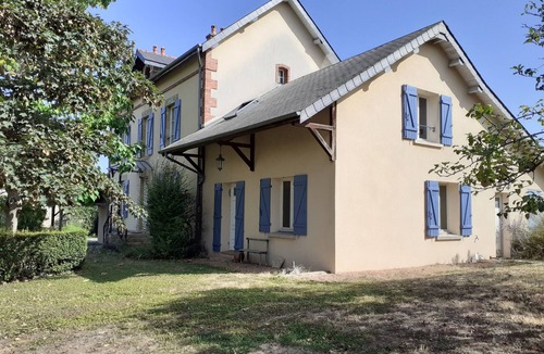 Verneuil House | Gîte de L'andarge 10 Personnes, se Retrouver en Famille ou Entre Amis