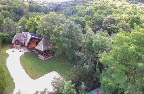 La Bussiere-sur-Ouche Cabin | Gîte de L'hôtel-dieu, Mon Château en Bois en Bourgogne Avec SPA