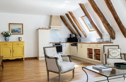 Labastide-Murat Villa | Gîte de La Devèze - salle de cinéma privée - accueil chevaux