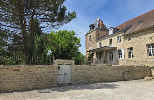 Villeneuve-sous-Pymont House | Gîte de la Tour du Château de Feschaux