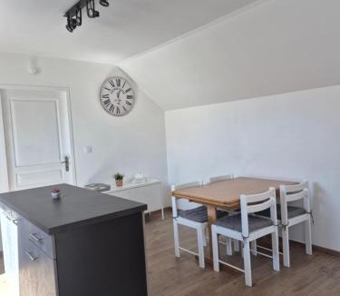 Vauconcourt-Nervezain Apartment | Gîte de la Gourgeonne climatisé
