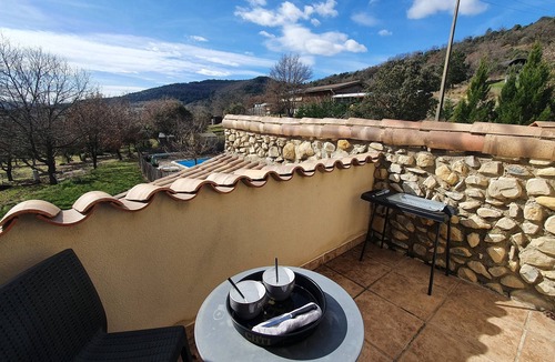 Alba-la-Romaine Apartment | Gîte de Pied Chapel: spa, pool and nature in Southern Ardèche