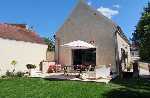 Asnieres-sous-Bois House | Gîte de Séjour La Romanella
