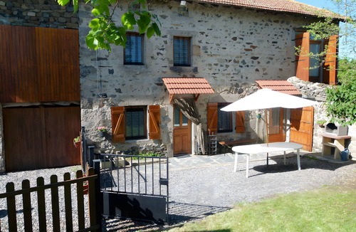 Chamalieres-sur-Loire House | Gîte De Varenne: Mountain View, Private Terrace & Wi-Fi in Chamalières sur Loire