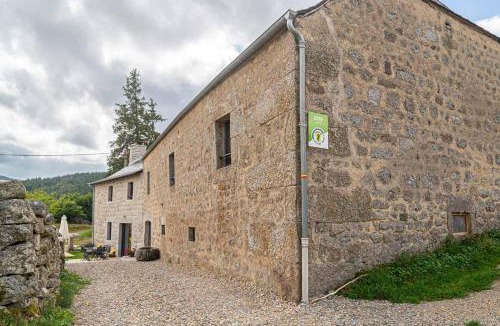 Saint-Laurent-de-Muret House | Gîte des amandines