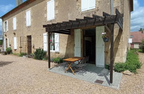 Fours Apartment | Gîte Donjon - Apartment - Pool - Parking - Pets welcome