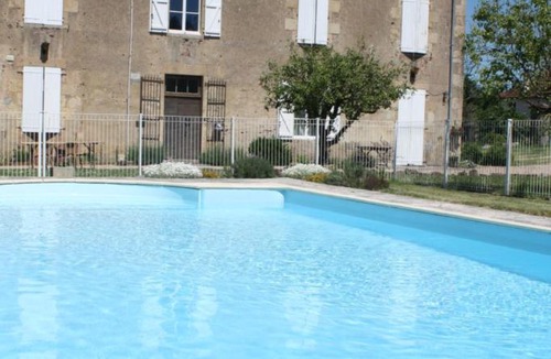 Fours Apartment | Gîte Donjon - Apartment - Pool - Parking - Pets welcome