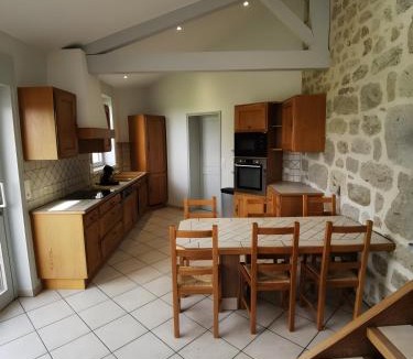 Grazac House | Gîte Du Platane - 14 Personnes