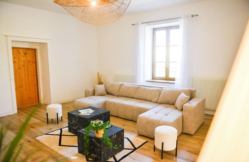 Menetru-le-Vignoble House | Gîte du soleil levant