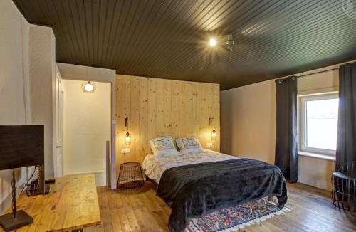 Belmont-de-la-Loire House | Gîte en pierres avec piscine partagée - FR-1-496-126