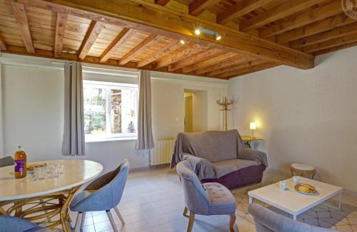 Belmont-de-la-Loire House | Gîte en pierres avec piscine partagée - FR-1-496-126