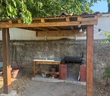 Andancette House | Gîte entier ou chambres dans parc clos avec piscine