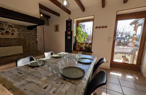 Coulevon House | Gîte entre ville et campagne, Wi-Fi gratuit, sur circuit des peintres - FR-1-583-502