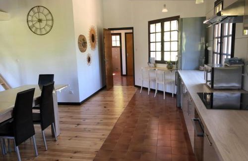 Saint-Maurice-d'Ibie House | Gîte et salon de massage à l'essentiel