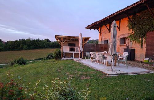 Saint-Amour House | Gîte familial 10 pers jardin et piscine