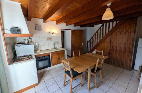 Faymont House | Gîte familial avec terrasse et espace enfants à Faymont - FR-1-583-370