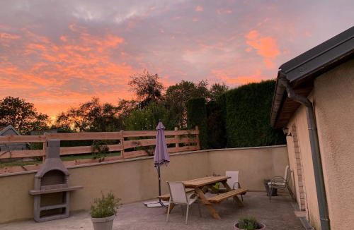 Faymont House | Gîte familial avec terrasse et espace enfants à Faymont - FR-1-583-370